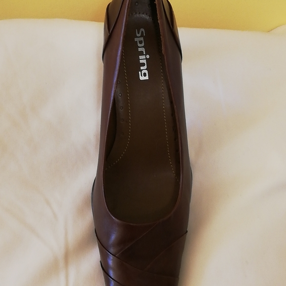 Brown Spring Brand Shoes - Picture 2 of 3